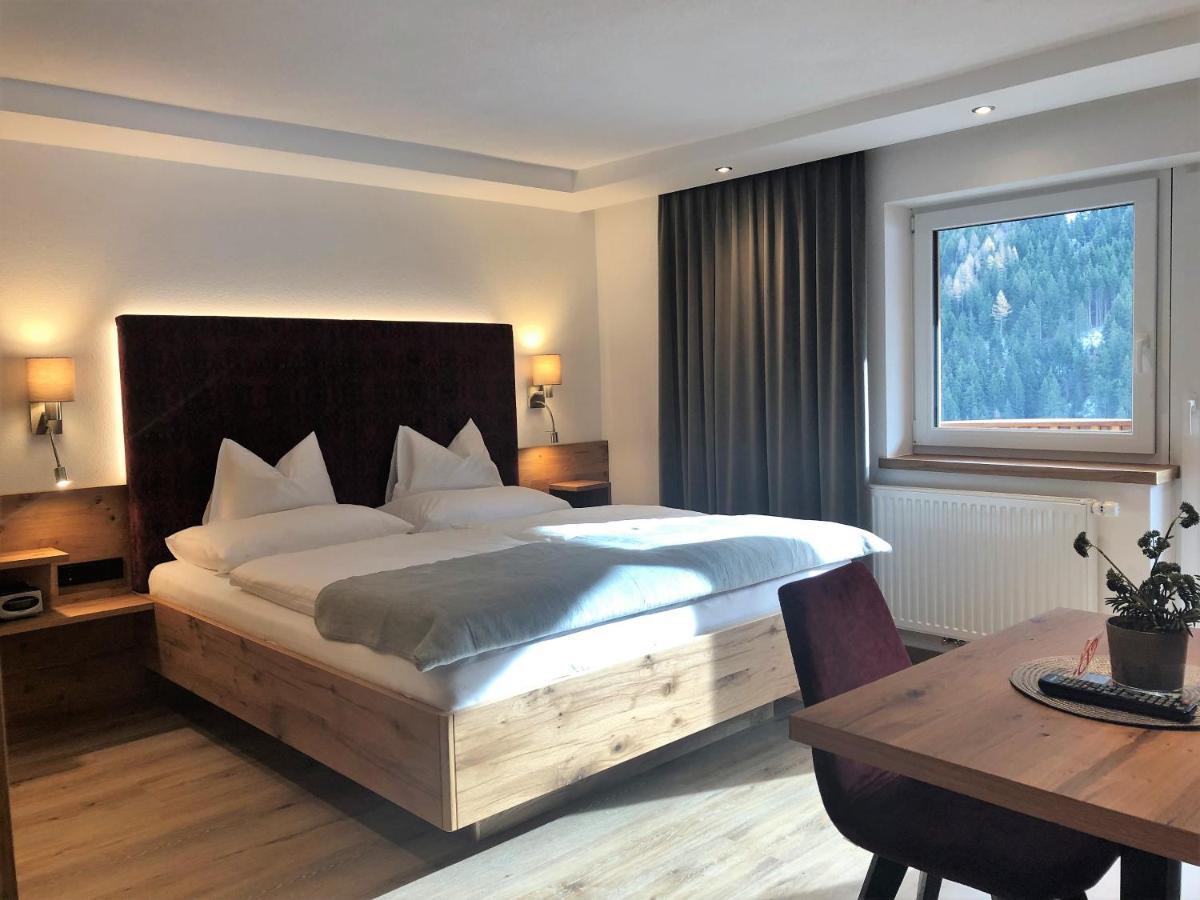 Hotel Garni Central - Zimmer - Studios - Apartments Kappl  Exterior photo