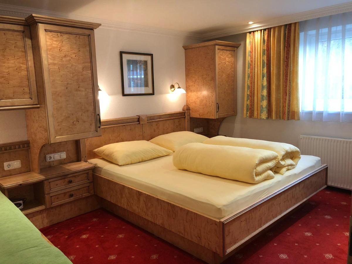 Hotel Garni Central - Zimmer - Studios - Apartments Kappl  Exterior photo