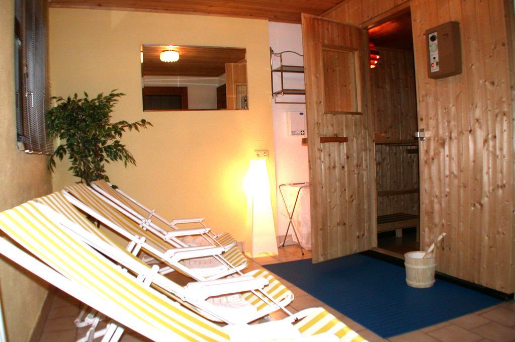 Hotel Garni Central - Zimmer - Studios - Apartments Kappl  Exterior photo